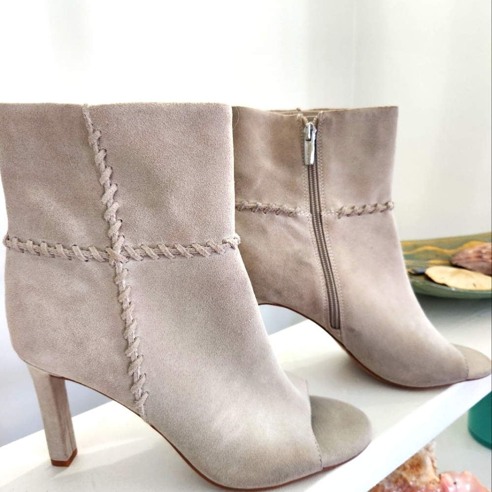 Vince Caumto‎ 9.5  Women's Suede Ankle Boots - Beige